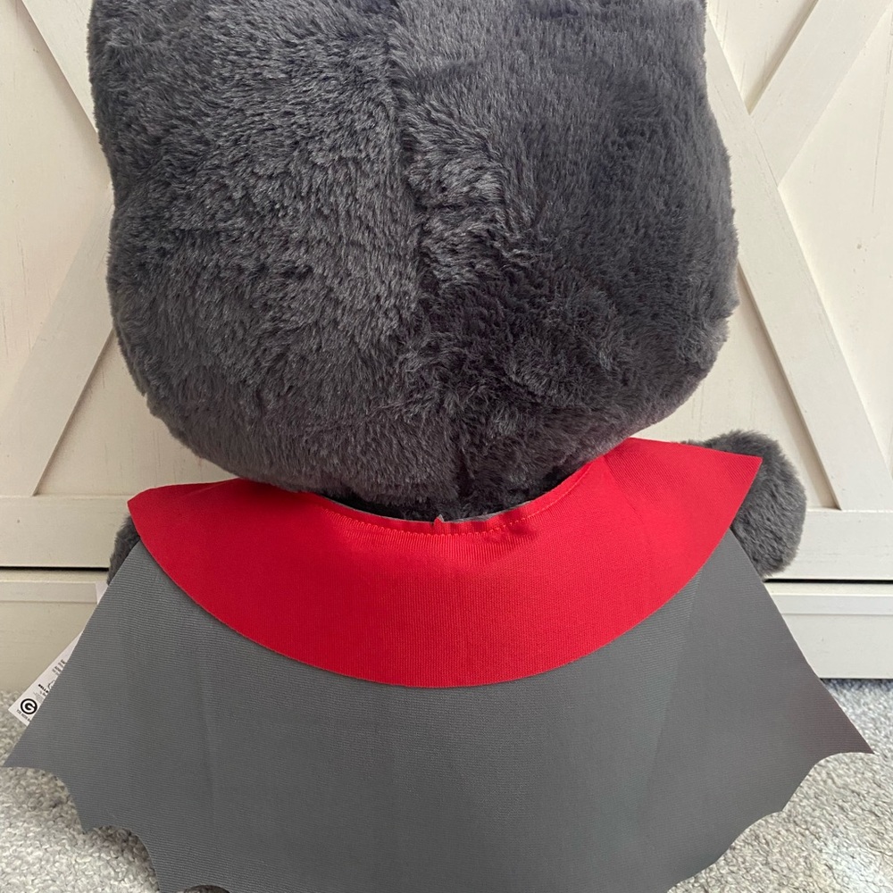 Hello Kitty Dracula Halloween Greeter - Picture 4 of 4
